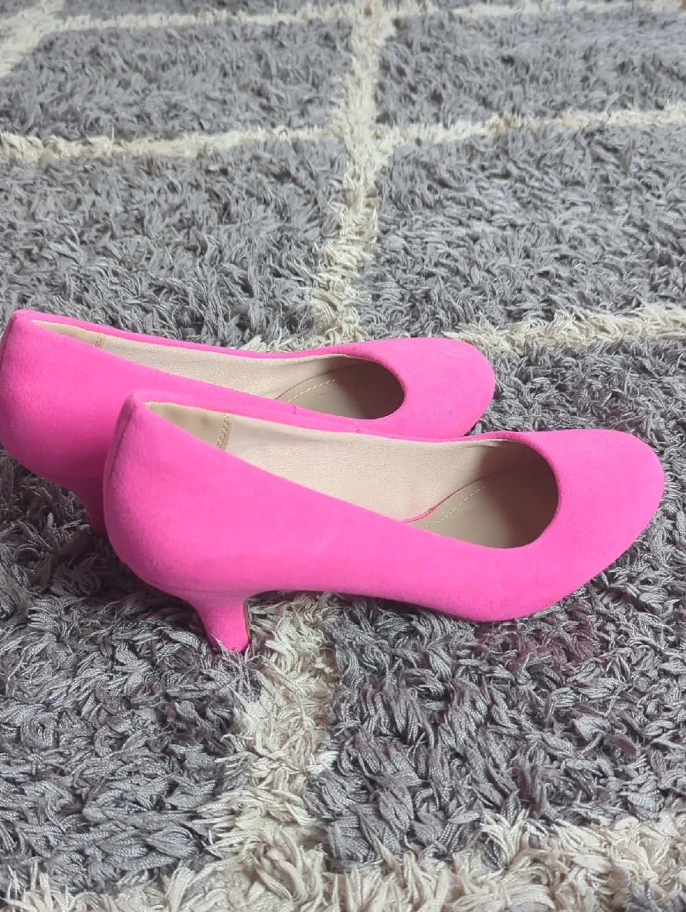 Dream Pairs Bright Pink Suede Round-Toe Flats
